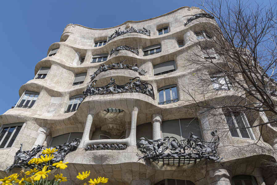 04 - Barcelona - Gaudí - Casa Milà o la Pedrera.jpg